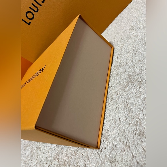Louis Vuitton Box. - Picture 3 of 5